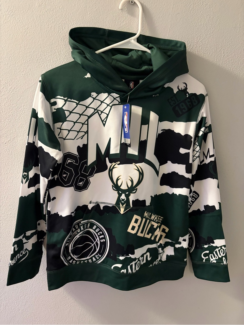 NBA Milwaukee Bucks Over The Limit Pullover Lightweight Hoodie Sz Youth Medium